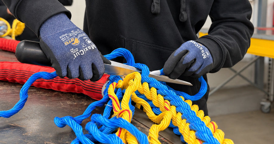 Touw wordt gesplitst in de werkplaats